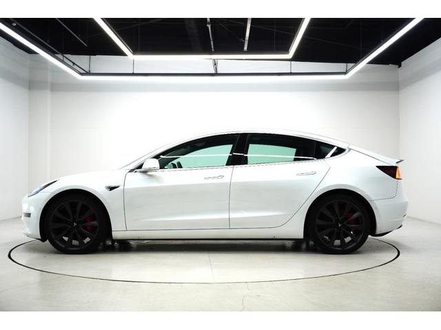 モデル3 デュアルモーターAWD パフォーマンス パノラミックルーフ 純正20インチアルミホイール バックカメラ レッドキャリパー オートパイロット パワーシート ETC(8枚目)