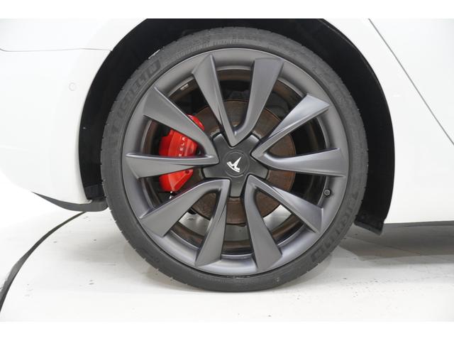 モデル3 デュアルモーターAWD パフォーマンス パノラミックルーフ 純正20インチアルミホイール バックカメラ レッドキャリパー オートパイロット パワーシート ETC(10枚目)