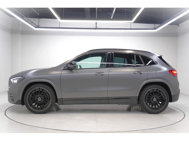 GLAクラス GLA200d 4マチック ナイトエディション 限定車 ブルメスターサラウンド パノラミックビューモニター メモリー機能付きパワーシート シートヒーター スライディングルーフ 置くだけ充電 純正20インチアルミホイール ETC 純正ドラレコ BSM(8枚目)