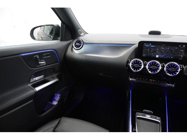 GLAクラス GLA200d 4マチック ナイトエディション 限定車 ブルメスターサラウンド パノラミックビューモニター メモリー機能付きパワーシート シートヒーター スライディングルーフ 置くだけ充電 純正20インチアルミホイール ETC 純正ドラレコ BSM(20枚目)