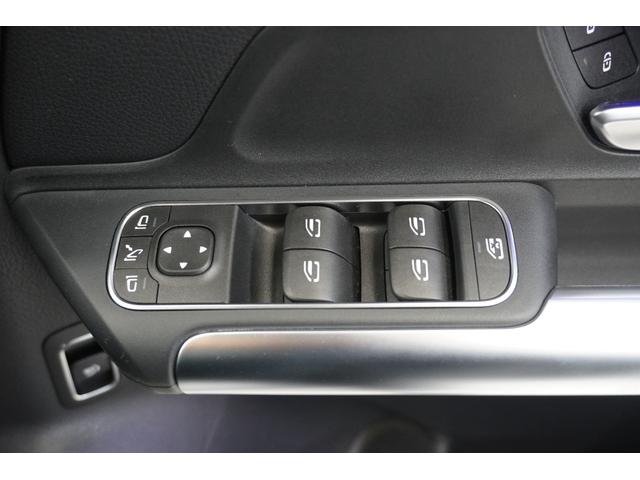 GLAクラス GLA200d 4マチック ナイトエディション 限定車 ブルメスターサラウンド パノラミックビューモニター メモリー機能付きパワーシート シートヒーター スライディングルーフ 置くだけ充電 純正20インチアルミホイール ETC 純正ドラレコ BSM(28枚目)