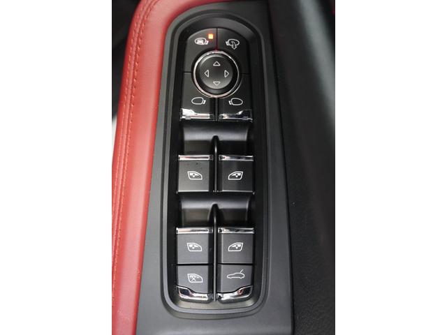 マカン マカンＳ　スポクロ　３６０°カメラ　赤／黒本革シート　純正アルミホイール　シートヒーター　ドラレコ　スピードレーダー　パワーテールゲート　ＥＴＣ２．０（47枚目）