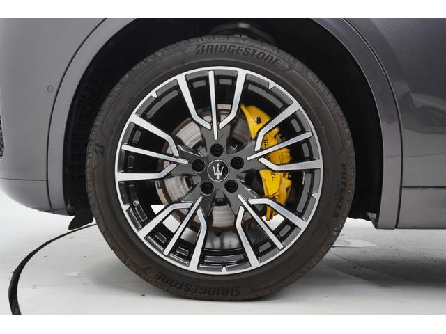 グレカーレ GT SONUS FABERスピーカー 20インチAW サンルーフ イエローキャリパー APPLECARPLAY ステアリング/シートヒーター 360度カメラ グリジオ・ラーヴァ・メタリック ETC2.0(8枚目)