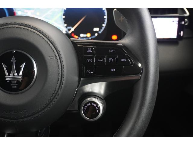 グレカーレ GT SONUS FABERスピーカー 20インチAW サンルーフ イエローキャリパー APPLECARPLAY ステアリング/シートヒーター 360度カメラ グリジオ・ラーヴァ・メタリック ETC2.0(22枚目)