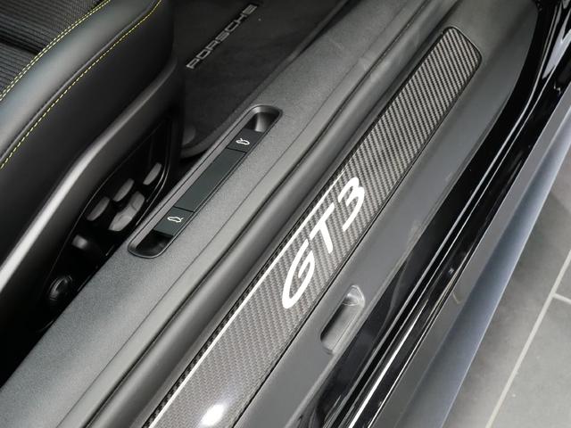 911 911GT3 軽量カーボンルーフ クロノパッケージ(12枚目)