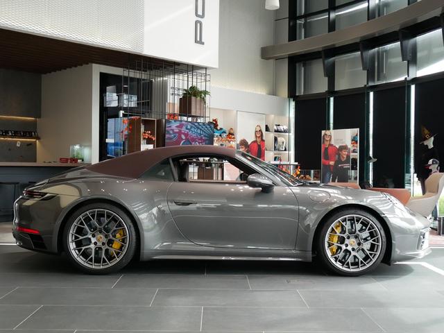 911 911 カレラS カブリオレ PCCB スポーツ デザイン パッケージ(3枚目)