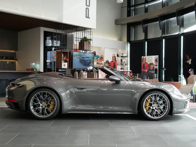 911 911 カレラS カブリオレ PCCB スポーツ デザイン パッケージ(16枚目)