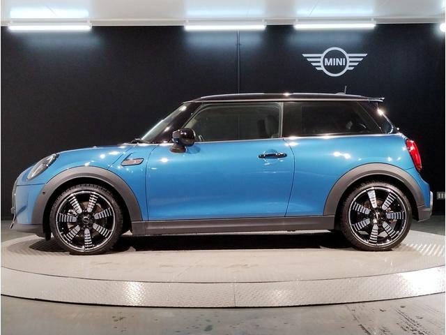 ＭＩＮＩ クーパーＳ　クラシック・トリム　純正ＨＤＤナビ　走行３３００ｋｍ　駐車支援　純正１８インチアルミホイール　衝突軽減ブレーキ　バックカメラ　前後ＰＤＣ　デジタルメーター　ミラーＥＴＣ　ＬＥＤヘッドライト　ドライビングモード（11枚目）