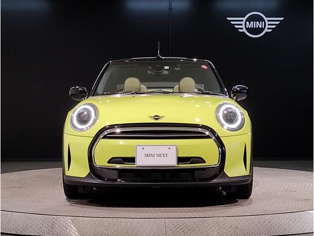 ＭＩＮＩ クーパー　コンバーチブル　クラシック・トリム　走行６００ｋｍ　１オーナー　シートヒーター　　アップルカープレイ　クルーズコントロール　リアＰＤＣ　バックカメラ　ドライビングモード　ＬＥＤヘッドライト　スマートキー　電動オープン　１７インチホイール（5枚目）