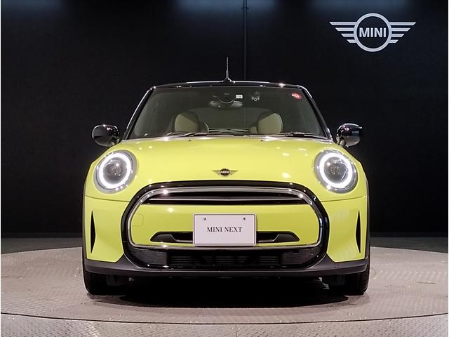 ＭＩＮＩ クーパー　コンバーチブル　クラシック・トリム　走行６００ｋｍ　１オーナー　シートヒーター　　アップルカープレイ　クルーズコントロール　リアＰＤＣ　バックカメラ　ドライビングモード　ＬＥＤヘッドライト　スマートキー　電動オープン　１７インチホイール（15枚目）