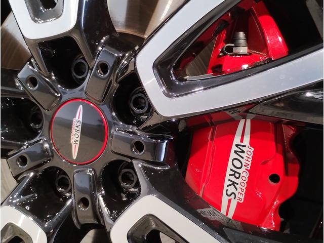 ＭＩＮＩ ジョンクーパーワークス　ジョンクーパーワークストリム　プレミアムプラスライン・ＡｐｐｌｅＣａｒｐｌａｙ・バックカメラ・ＰＤＣ・シートヒーター　アクティブクルーズコントロール・インテリジェントセーフティ・純正１８ＡＷ・コンフォートアクセス（42枚目）