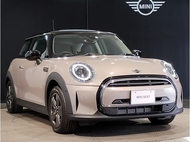 ＭＩＮＩ クーパー　クラシック・トリム　バックカメラ　デジタルメーター　シートヒーター　アップルカープレイ　ＬＥＤヘッドライト　コンフォートアクセス　１６インチアルミ　前後ＰＤＣセンサー　ユニオンジャックテールランプ　クルーズコントロール（7枚目）