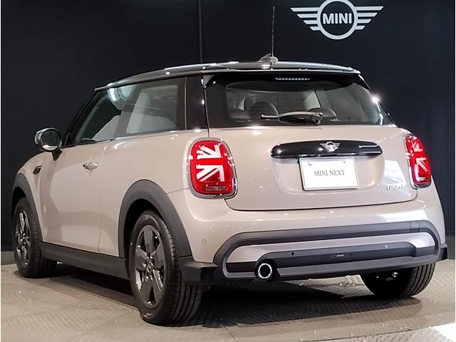 ＭＩＮＩ クーパー　クラシック・トリム　バックカメラ　デジタルメーター　シートヒーター　アップルカープレイ　ＬＥＤヘッドライト　コンフォートアクセス　１６インチアルミ　前後ＰＤＣセンサー　ユニオンジャックテールランプ　クルーズコントロール（10枚目）