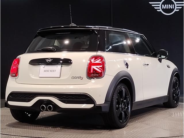 ＭＩＮＩ クーパーＳ　クラシック・トリム　ワンオーナー　シートヒーター　Ａｐｐｌｅｃａｒｐｌａｙ　ヘッドアップディスプレイ　バックカメラ　クラシックトリム　ハーフレザーシート　ＬＥＤライト　バックカメラ　純正１７インチアルミホイール（10枚目）