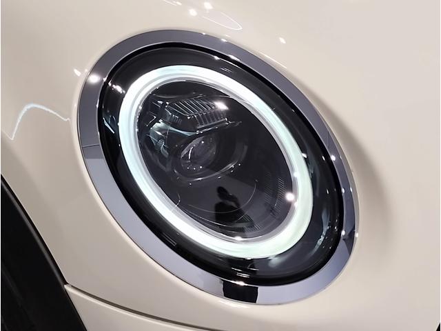 ＭＩＮＩ クーパーＳ　クラシック・トリム　ワンオーナー　シートヒーター　Ａｐｐｌｅｃａｒｐｌａｙ　ヘッドアップディスプレイ　バックカメラ　クラシックトリム　ハーフレザーシート　ＬＥＤライト　バックカメラ　純正１７インチアルミホイール（17枚目）
