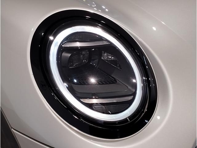 MINI クーパーS クラシック・トリム 弊社元レンタカー ステアリングヒーター シートヒーター ヘッドアップディスプレイ 全周囲カメラ 純正HDDナビ ミラーETC 純正17インチアルミホイール ワイヤレス充電 LEDライト(17枚目)