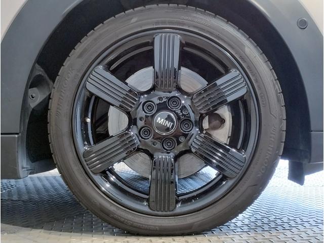 ＭＩＮＩ クーパーＳプレミアムプラスパックエッセンシャルトリム　ヘッドアップディスプレイ　ＬＥＤヘッドライト　アップルカープレイ　バックカメラ　ＰＤＣセンサー　シートヒーター　１７インチＡＷ　コンフォートアクセス　ミラーＥＴＣ（12枚目）