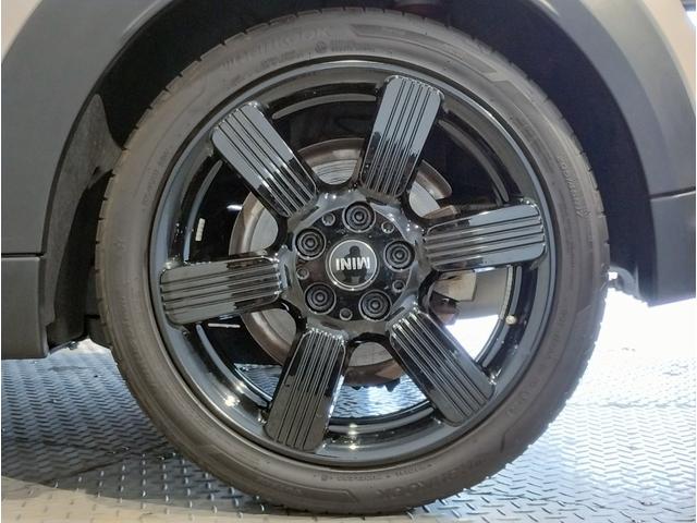 ＭＩＮＩ クーパーＳプレミアムプラスパックエッセンシャルトリム　ヘッドアップディスプレイ　ＬＥＤヘッドライト　アップルカープレイ　バックカメラ　ＰＤＣセンサー　シートヒーター　１７インチＡＷ　コンフォートアクセス　ミラーＥＴＣ（14枚目）