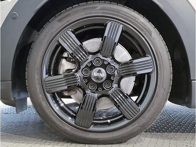 ＭＩＮＩ クーパーＳプレミアムプラスパックエッセンシャルトリム　ヘッドアップディスプレイ　ＬＥＤヘッドライト　アップルカープレイ　バックカメラ　ＰＤＣセンサー　シートヒーター　１７インチＡＷ　コンフォートアクセス　ミラーＥＴＣ（15枚目）