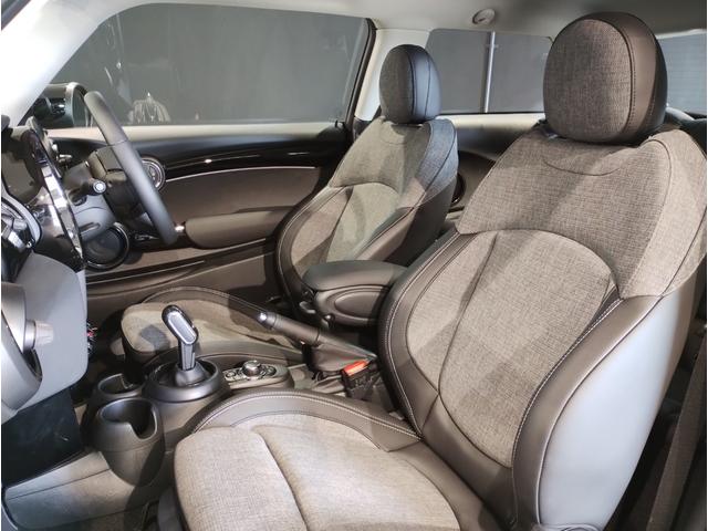 ＭＩＮＩ クーパーＳプレミアムプラスパックエッセンシャルトリム　ヘッドアップディスプレイ　ＬＥＤヘッドライト　アップルカープレイ　バックカメラ　ＰＤＣセンサー　シートヒーター　１７インチＡＷ　コンフォートアクセス　ミラーＥＴＣ（17枚目）