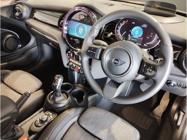 ＭＩＮＩ クーパーＳプレミアムプラスパックエッセンシャルトリム　ヘッドアップディスプレイ　ＬＥＤヘッドライト　アップルカープレイ　バックカメラ　ＰＤＣセンサー　シートヒーター　１７インチＡＷ　コンフォートアクセス　ミラーＥＴＣ（56枚目）