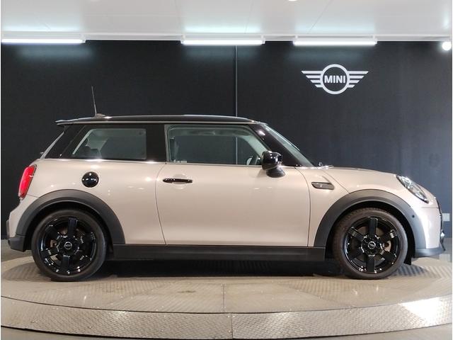 ＭＩＮＩ クーパーＳプレミアムプラスパックエッセンシャルトリム　ヘッドアップディスプレイ　ＬＥＤヘッドライト　アップルカープレイ　バックカメラ　ＰＤＣセンサー　シートヒーター　１７インチＡＷ　コンフォートアクセス　ミラーＥＴＣ（74枚目）