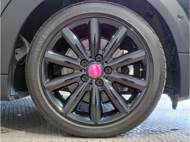 ＭＩＮＩ クーパーＳＤ　エナジェティックスタイル・アクティブクルーズコントロール・純正ナビ・バックカメラ・ＰＤＣ・パーキングアシスト・パドルシフト・ＪＣＷレザーステアリング・スポーツＡＴ・１７インチ黒ＡＷ・ＬＥＤヘッドライト（20枚目）