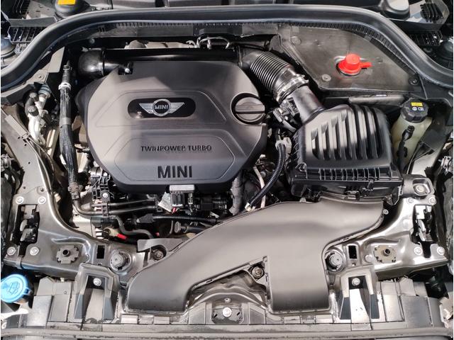 ＭＩＮＩ クーパーＳＤ　エナジェティックスタイル・アクティブクルーズコントロール・純正ナビ・バックカメラ・ＰＤＣ・パーキングアシスト・パドルシフト・ＪＣＷレザーステアリング・スポーツＡＴ・１７インチ黒ＡＷ・ＬＥＤヘッドライト（36枚目）