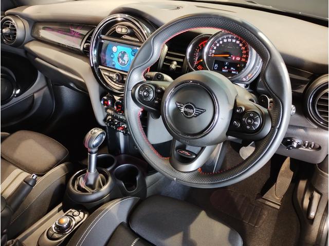 ＭＩＮＩ クーパーＳＤ　エナジェティックスタイル・アクティブクルーズコントロール・純正ナビ・バックカメラ・ＰＤＣ・パーキングアシスト・パドルシフト・ＪＣＷレザーステアリング・スポーツＡＴ・１７インチ黒ＡＷ・ＬＥＤヘッドライト（51枚目）