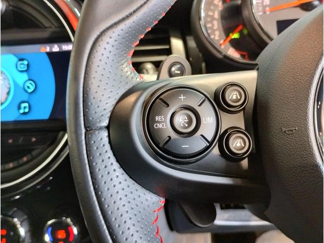 ＭＩＮＩ クーパーＳＤ　エナジェティックスタイル・アクティブクルーズコントロール・純正ナビ・バックカメラ・ＰＤＣ・パーキングアシスト・パドルシフト・ＪＣＷレザーステアリング・スポーツＡＴ・１７インチ黒ＡＷ・ＬＥＤヘッドライト（52枚目）