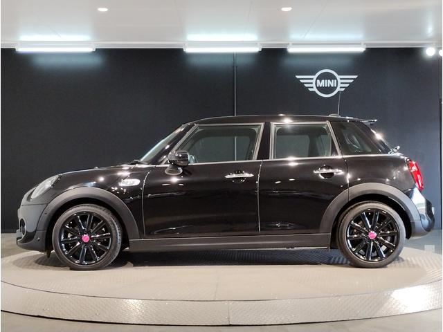 ＭＩＮＩ クーパーＳＤ　エナジェティックスタイル・アクティブクルーズコントロール・純正ナビ・バックカメラ・ＰＤＣ・パーキングアシスト・パドルシフト・ＪＣＷレザーステアリング・スポーツＡＴ・１７インチ黒ＡＷ・ＬＥＤヘッドライト（56枚目）