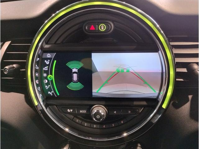 ＭＩＮＩ クーパーＳＤ　エナジェティックスタイル・アクティブクルーズコントロール・純正ナビ・バックカメラ・ＰＤＣ・パーキングアシスト・パドルシフト・ＪＣＷレザーステアリング・スポーツＡＴ・１７インチ黒ＡＷ・ＬＥＤヘッドライト（60枚目）