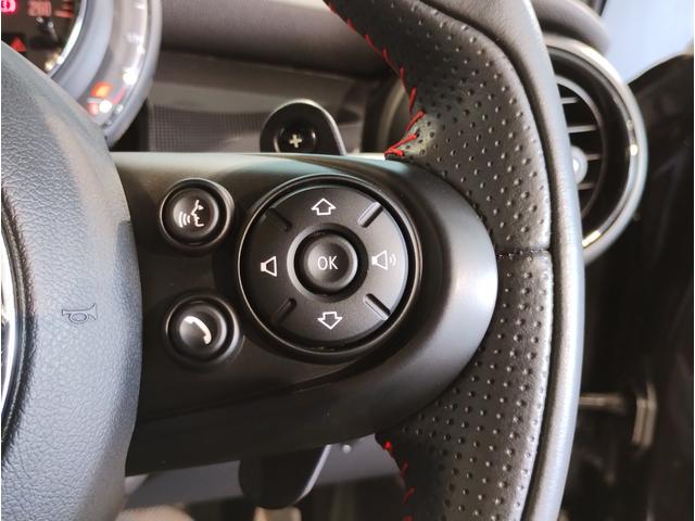 ＭＩＮＩ クーパーＳＤ　エナジェティックスタイル・アクティブクルーズコントロール・純正ナビ・バックカメラ・ＰＤＣ・パーキングアシスト・パドルシフト・ＪＣＷレザーステアリング・スポーツＡＴ・１７インチ黒ＡＷ・ＬＥＤヘッドライト（77枚目）