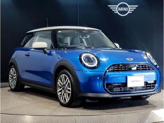 ＭＩＮＩ クーパーＣ　クラシック・トリム　弊社デモレンタ　クラシックトリム　ステアリングヒーター　シートヒーター　純正ＨＤＤナビ　ヘッドアップディスプレイ　バックカメラ　ハーフレザーシート　アクティブクルーズコントロール　障害物センサー（6枚目）