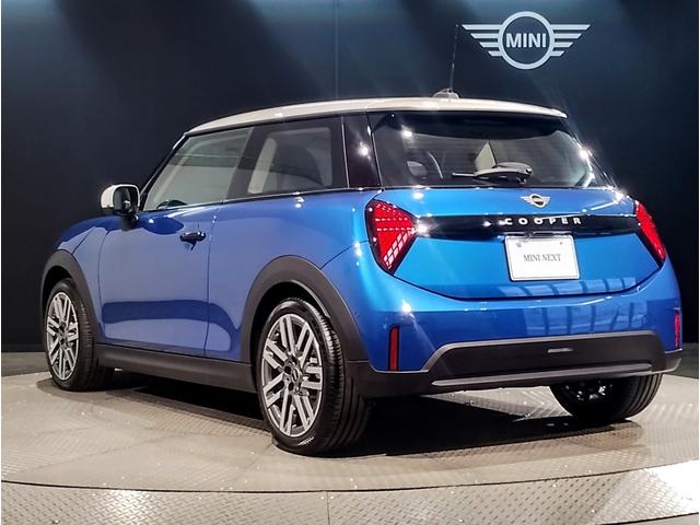 ＭＩＮＩ クーパーＣ　クラシック・トリム　弊社デモレンタ　クラシックトリム　ステアリングヒーター　シートヒーター　純正ＨＤＤナビ　ヘッドアップディスプレイ　バックカメラ　ハーフレザーシート　アクティブクルーズコントロール　障害物センサー（10枚目）