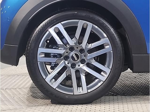 ＭＩＮＩ クーパーＣ　クラシック・トリム　弊社デモレンタ　クラシックトリム　ステアリングヒーター　シートヒーター　純正ＨＤＤナビ　ヘッドアップディスプレイ　バックカメラ　ハーフレザーシート　アクティブクルーズコントロール　障害物センサー（20枚目）