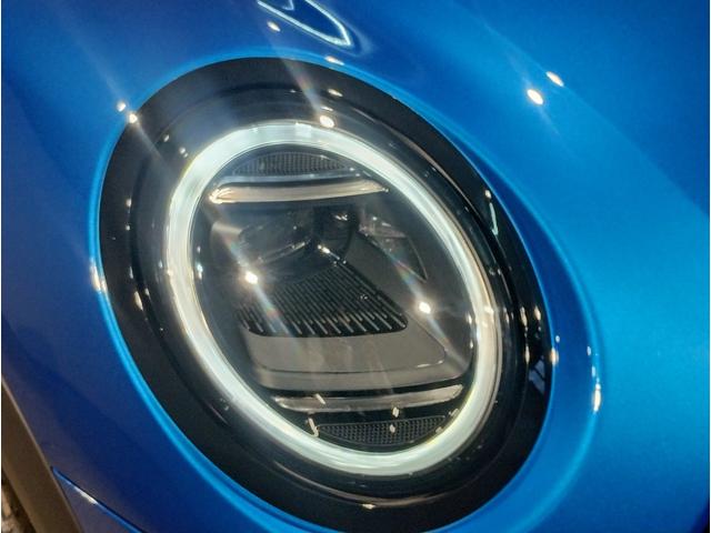 ＭＩＮＩ クーパーＣ　クラシック・トリム　弊社デモレンタ　クラシックトリム　ステアリングヒーター　シートヒーター　純正ＨＤＤナビ　ヘッドアップディスプレイ　バックカメラ　ハーフレザーシート　アクティブクルーズコントロール　障害物センサー（68枚目）