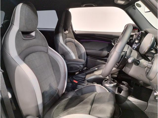 MINI ジョンクーパーワークス ジョンクーパーワークストリム JCWトリム・18インチホイール・ピアノブラックエクステリア・JCWスポーツシート・アップルカープレイ・ヘッドアップディスプレイ・衝突軽減ブレーキ・パーキングアシスト・バックカメラ・ドライビングモード(14枚目)