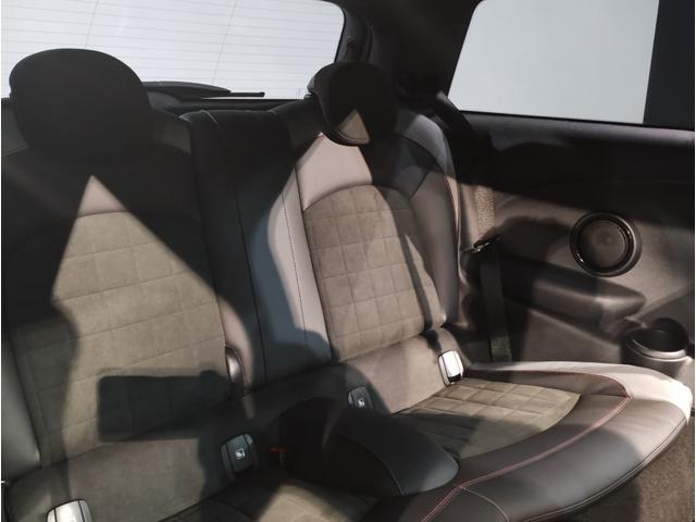 MINI ジョンクーパーワークス ジョンクーパーワークストリム JCWトリム・18インチホイール・ピアノブラックエクステリア・JCWスポーツシート・アップルカープレイ・ヘッドアップディスプレイ・衝突軽減ブレーキ・パーキングアシスト・バックカメラ・ドライビングモード(16枚目)