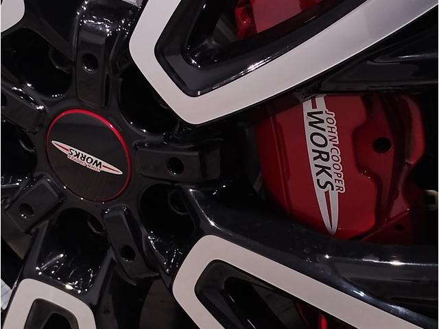 MINI ジョンクーパーワークス ジョンクーパーワークストリム JCWトリム・18インチホイール・ピアノブラックエクステリア・JCWスポーツシート・アップルカープレイ・ヘッドアップディスプレイ・衝突軽減ブレーキ・パーキングアシスト・バックカメラ・ドライビングモード(32枚目)
