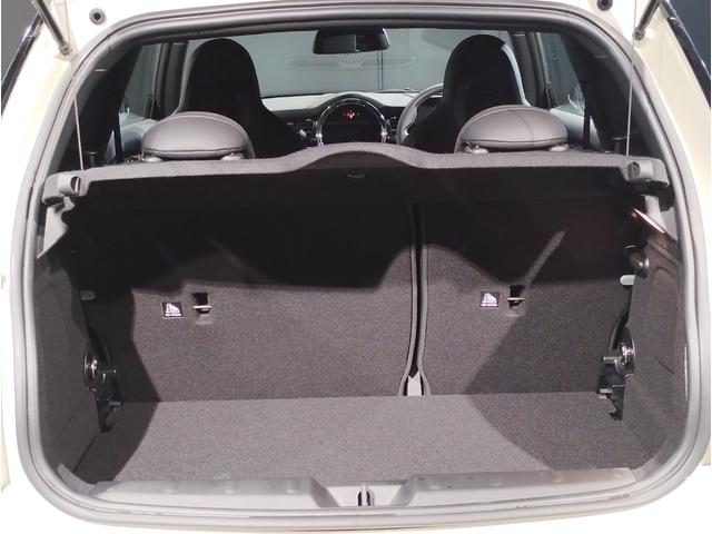 MINI ジョンクーパーワークス ジョンクーパーワークストリム JCWトリム・18インチホイール・ピアノブラックエクステリア・JCWスポーツシート・アップルカープレイ・ヘッドアップディスプレイ・衝突軽減ブレーキ・パーキングアシスト・バックカメラ・ドライビングモード(38枚目)