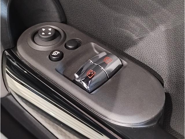 MINI ジョンクーパーワークス ジョンクーパーワークストリム JCWトリム・18インチホイール・ピアノブラックエクステリア・JCWスポーツシート・アップルカープレイ・ヘッドアップディスプレイ・衝突軽減ブレーキ・パーキングアシスト・バックカメラ・ドライビングモード(59枚目)