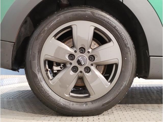 MINI クーパーDプレミアムプラスパッケージクラシックトリム ワンオーナー レザレットシート シートヒーター アクティブクルーズコントロール アップルカープレイ コンフォートアクセス 純正16インチAW シートヒーター ミラーETC LEDライト バックカメラ(17枚目)