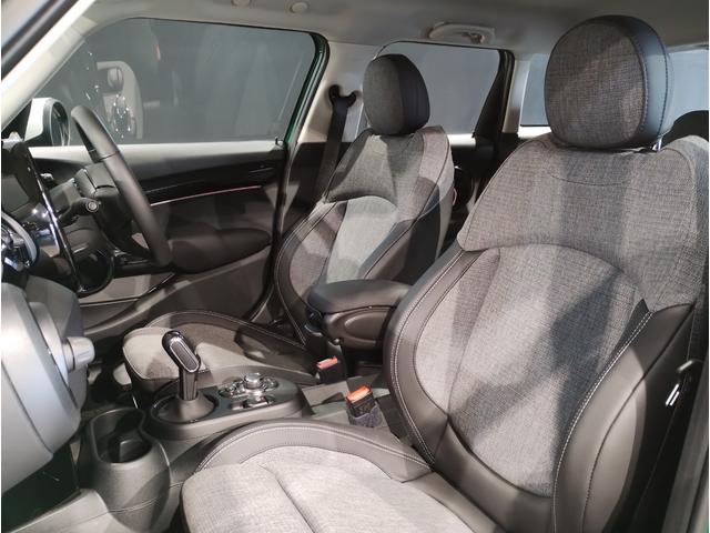 MINI クーパーDプレミアムプラスパッケージクラシックトリム ワンオーナー レザレットシート シートヒーター アクティブクルーズコントロール アップルカープレイ コンフォートアクセス 純正16インチAW シートヒーター ミラーETC LEDライト バックカメラ(25枚目)