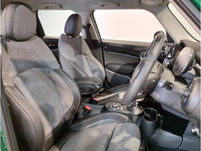 MINI クーパーDプレミアムプラスパッケージクラシックトリム ワンオーナー レザレットシート シートヒーター アクティブクルーズコントロール アップルカープレイ コンフォートアクセス 純正16インチAW シートヒーター ミラーETC LEDライト バックカメラ(27枚目)