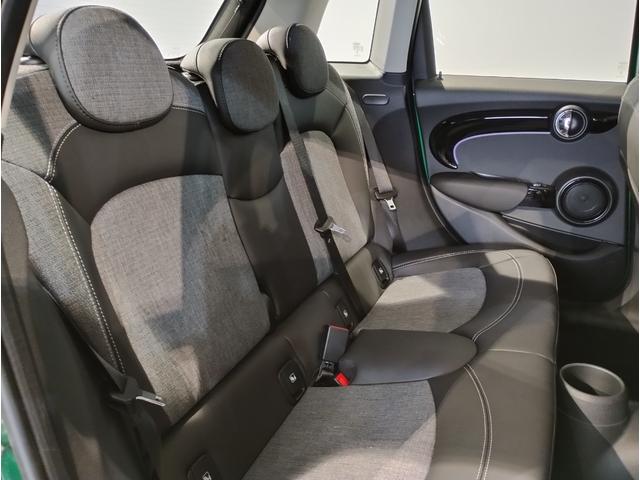 MINI クーパーDプレミアムプラスパッケージクラシックトリム ワンオーナー レザレットシート シートヒーター アクティブクルーズコントロール アップルカープレイ コンフォートアクセス 純正16インチAW シートヒーター ミラーETC LEDライト バックカメラ(29枚目)