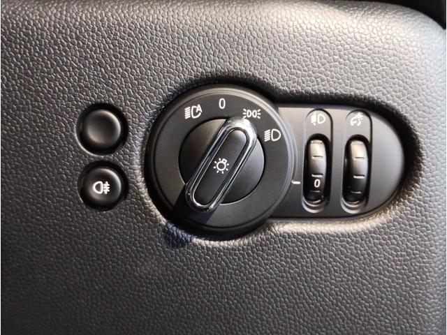 MINI クーパーDプレミアムプラスパッケージクラシックトリム ワンオーナー レザレットシート シートヒーター アクティブクルーズコントロール アップルカープレイ コンフォートアクセス 純正16インチAW シートヒーター ミラーETC LEDライト バックカメラ(42枚目)