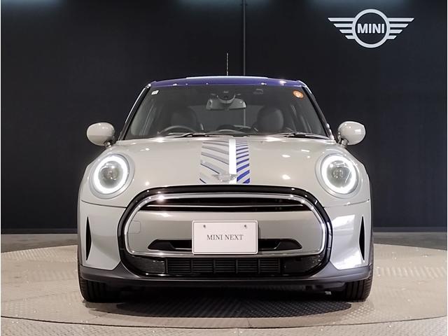 ＭＩＮＩ クーパーＤ　ブリック・レーン・エディション　限定車　クラシックトリム　純正ナビ　１７インチＡＷ　ブラックレザーシート　シートヒーター　バックカメラ　ＰＤＣセンサー　コンフォートアクセス　ミラーＥＴＣ　ＬＥＤヘッドライト（5枚目）