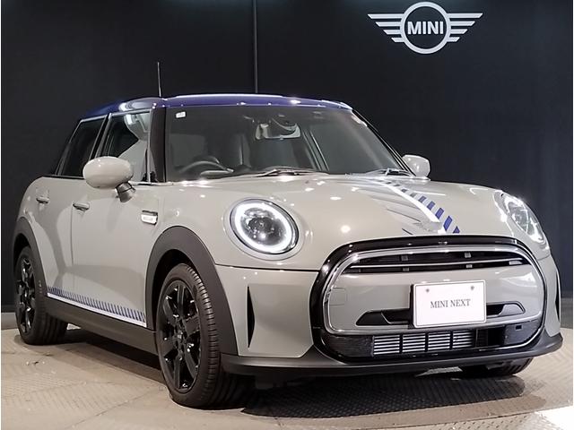 ＭＩＮＩ クーパーＤ　ブリック・レーン・エディション　限定車　クラシックトリム　純正ナビ　１７インチＡＷ　ブラックレザーシート　シートヒーター　バックカメラ　ＰＤＣセンサー　コンフォートアクセス　ミラーＥＴＣ　ＬＥＤヘッドライト（12枚目）