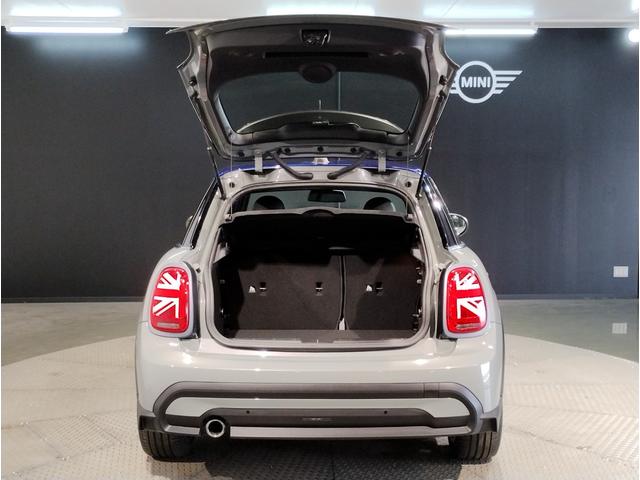 ＭＩＮＩ クーパーＤ　ブリック・レーン・エディション　限定車　クラシックトリム　純正ナビ　１７インチＡＷ　ブラックレザーシート　シートヒーター　バックカメラ　ＰＤＣセンサー　コンフォートアクセス　ミラーＥＴＣ　ＬＥＤヘッドライト（30枚目）